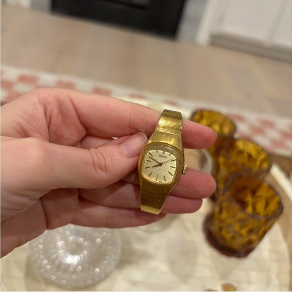 VTG 1960s Ladies Seiko Gold Plated Bracelet Watch main image 2